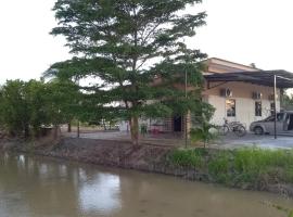 Arau Pulau Hilir Home, ξενοδοχείο σε Kampong Hutan Kandis