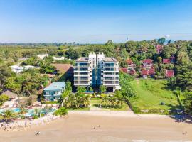 Escape Condominiums Beachfront Suites - Mae Phim, hotel s jacuzzi v destinaci Rayong