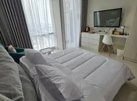 Green Sedayu Apartment Deluxe by Ellison