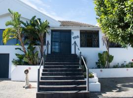 The Salty Surf Shack, hotel in Kaapstad