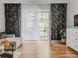 Lumina stylish apart with parking in City Center
