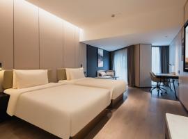 Atour Hotel Qingdao May 4th Square Municipal Government, budgethotel i Qingdao