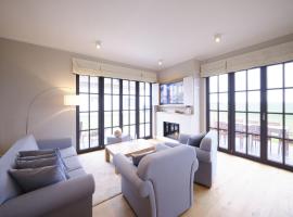 Reetland am Meer - LuxusPlus Reetdachvilla mit 4 Schlafzimmern und Kamin G09 โรงแรมที่มีสระว่ายน้ำในดรันส์เคอ