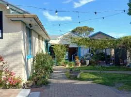 1849 Backpackers Albany