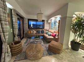 Premium Sea Front Apartment, hotel a Le Lavandou