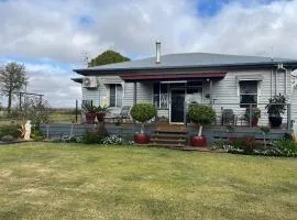 Country charm on acreage