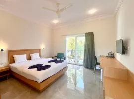 Morjim Sunset Guesthouse- Apartments with Kitchen & AC Rooms