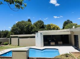 The Hide in Sandown-Sandton, guest house in Johannesburg