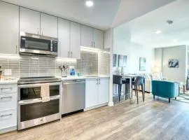 Luxury Apt Near Downtown
