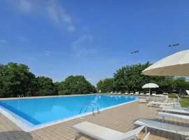 Wendy Apartment- Twobedroom & Pool & ParkPrivateFree & Sports