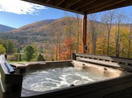Stunning Home with Hot Tub Fire Pit & Amazing Views – hotel w mieście Hunter