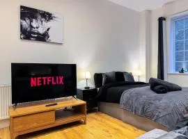 Central & Cosy Home Walking Distance To High Steet
