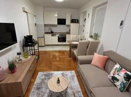 Apartmani Adele, hotel in Srima