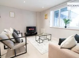 Library House Apartments - FREE PARKING - Contractor Hub - Superfast Wi-Fi - Long Term Stays