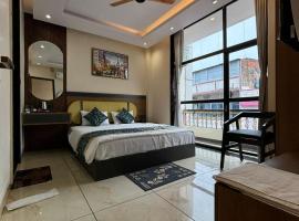 Hotel Shakuntla Palace - 400 Meters away from Vishnu Pad Temple 7 mins walk, hotel a Gaya