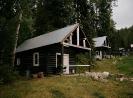 Rustic Woodland Cabin at Beaverfoot, hotel v destinaci Parson