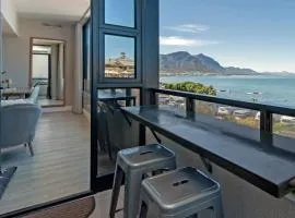 Marine Court 5 by BACK IN TOWN - 2Bedroom Ocean-facing Apt in Hermanus Centre
