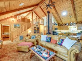 Countryside Views Family-Friendly Badger Cabin, hotel v destinaci Badger