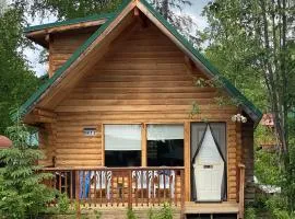 Talkeetna Log Cabin with Hot Tub Unit 2