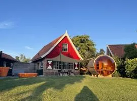De Essenburgh 7-persoons, overdekte hottub en lounge, barrel sauna, sunshower, wifi, omheinde tuin, huisdier vriendelijk