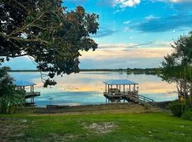 Red Beach Lake Escape