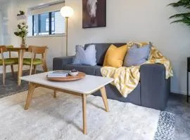 CBD Luxury Homes Near Cafes Hagley Park River
