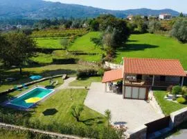 Casa doNegrinho com Piscina e Bungalow sem Piscina