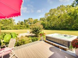 Bungalow with Large Yard 8 Mi to Cape Charles Beach, hotel a Cape Charles