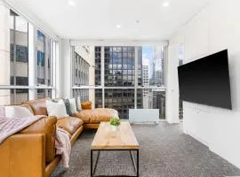 Sleeps 12 in Melbourne CBD - Reunion-Ready Apt