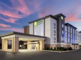 Holiday Inn Express Toledo North by IHG