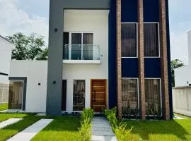 Hermosa casa moderna con piscina