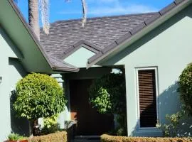 Gold on Gillies 2 Bedroom house close to Lake