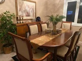Renovated 4 bedrooms 20 sleeps Shopping Center