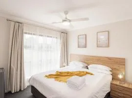Morview Holiday Homes-Giraffe