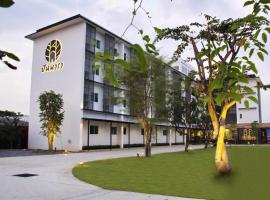 Pannara Hotel, hótel í Lop Buri