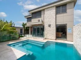 Clifftop Luxury with Pool