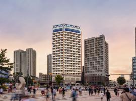 Le Collective Sokcho Beach, hotel com piscina em Sokcho