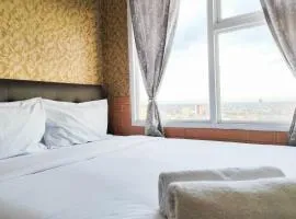 Luxurious and Comfy 2BR at Vida View Makassar Apartment By Travelio