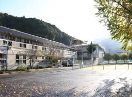 SchoolStay OKUYAHAGI-スクールステイ奥矢作, hostel in Ena