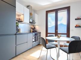 HOST4U - TERRAZZA Sul LAGO d'ISEO, Appartamento a Solto Collina, Hotel in Solto Collina