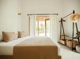 The Artist's Cottage Garden View Suite