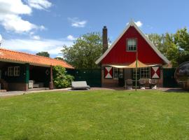 De Appelbloesem 6-persoons met overdekte hottub, barrelsauna, lounge, wifi, Hotel in Lievelde