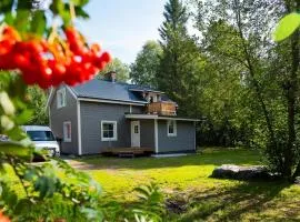 Guestly Homes - Charming 3BR House, 2 Full Baths Near City