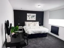 PE2 - 2 Bed 2 Bath - Self Check-In - Free Wifi - Off Road Parking