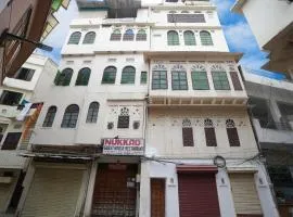 Nukkad Guest House Near City Palace Udaipur