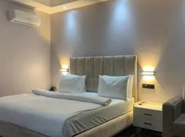 Premium apart with pool, billards and parking