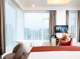 Three Corners Avenue Hotel