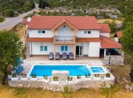 Secluded Holiday Home with Pool and Hot Tub