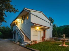 Spacious Prgomet Retreat with Private Pool, Fitness Centre, and Garden, hotel din Prgomet