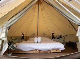 The Hidden Gem Viewpoint Camping & Rooms: Ban Nok şehrinde bir glamping noktası